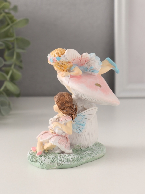 Сувенир полистоун "Девочки-феи с грибочком и кроликом" 9х6,5х10 см