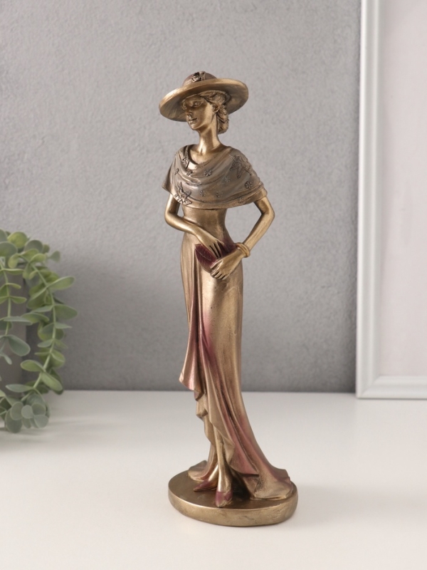 Сувенир полистоун "Леди в шляпке с накидкой на плечах" 8,5х8х26,5 см