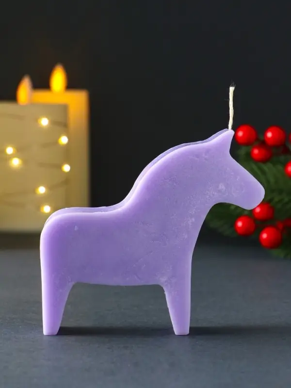 Свеча новогодняя "Лошадка" 10,5х10 см, фиолетовый