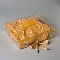 Подарочная коробка с тишью и гирляндой Present, 20 х 18 х 5 см