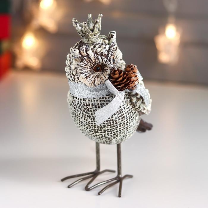 Сувенир полистоун "Филин в короне, с бантом и шишками" 15,5х8х10,5 см