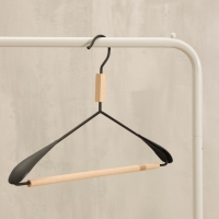 Плечики - вешалка для одежды LaDо́m Laconique, 42&times;24&times;3,2 см, широкие плечики, цвет чёрный