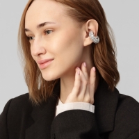 Серьги &laquo;Каффы&raquo; бублик, крупные стразы, белые в серебре