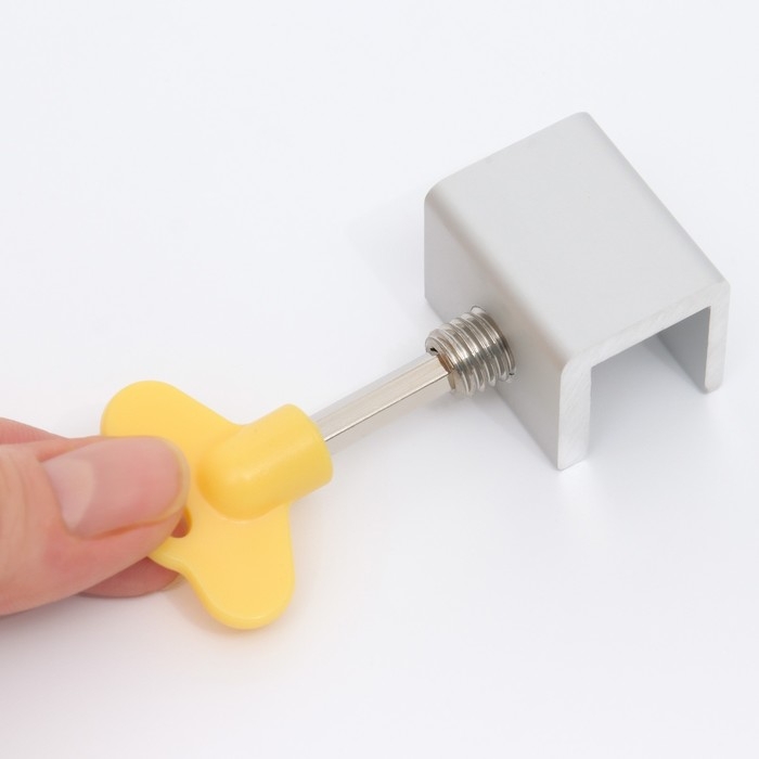 Блокиратор для окон и раздвижных дверей &laquo;Ключик&raquo;, под профиль 16 мм, цвет желтый, Крошка Я