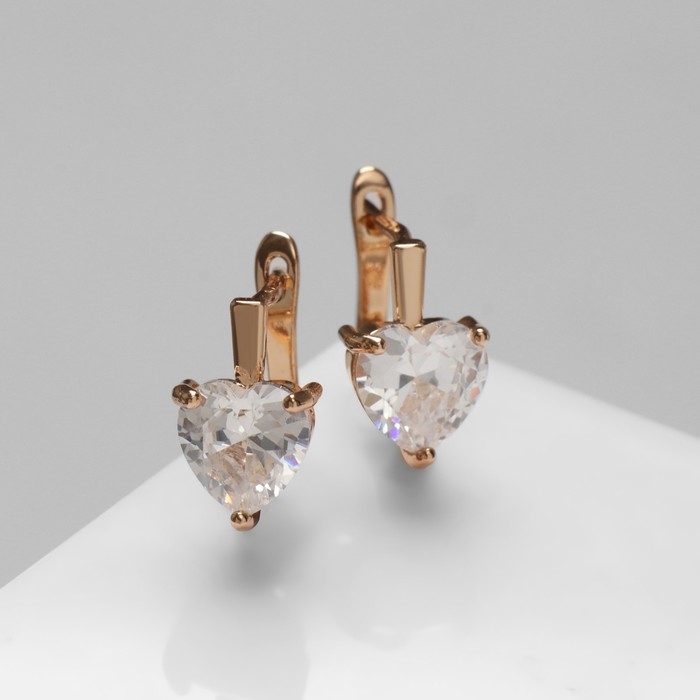 Серьги металл со стразами «Искра» белое сердце, цвет белый в золоте Серьги металл со стразами «Искра» белое сердце, цвет белый в золоте