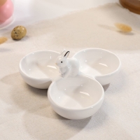 Менажница 3 ячейки Доляна &laquo;Зайка в золотом&raquo;, 16,5&times;9 см, цвет белый