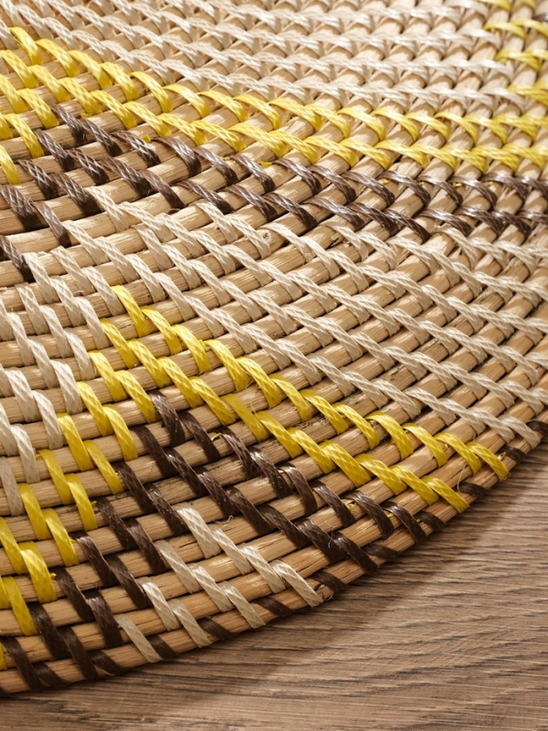 Тарелка декоративная плетеная ротанг "Цветок", 50х50х5 см, чёрно-жёлтый