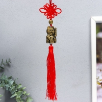 Подвеска "Манэки-нэко с узлом счастья" 24х2,7х1,8 см Подвеска "Манэки-нэко с узлом счастья" 24х2,7х1,8 см