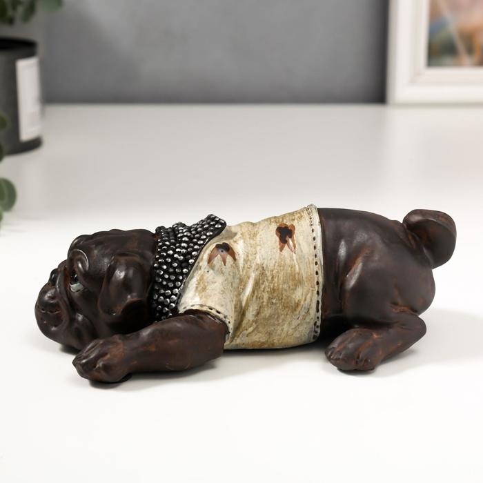 Сувенир полистоун "Мопс в футболке с косынкой" под бронзу 5,5х18х11 см