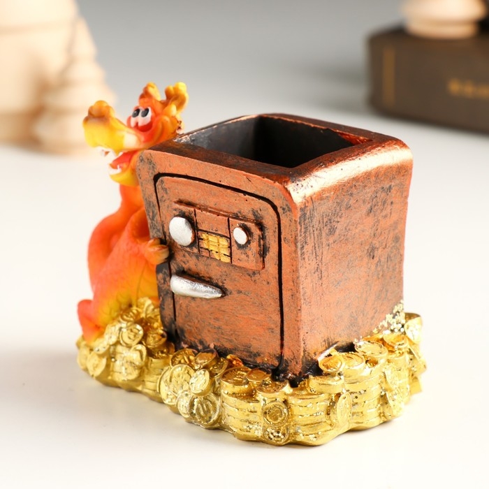 Сувенир полистоун карандашница Сувенир полистоун карандашница "Дракоша у сейфа с монетами" 7.5х6.5х7,5 см