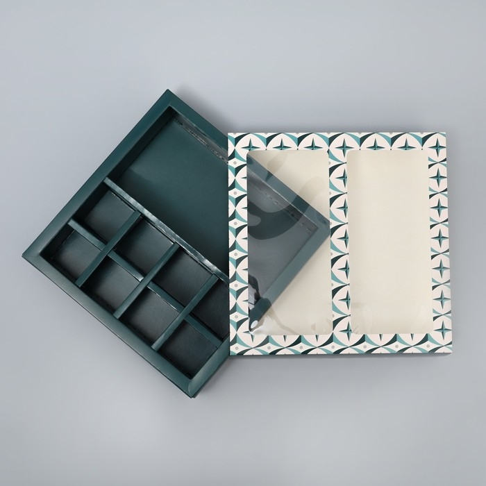 Коробка под 8 конфет и шоколад с ячейками, кондитерская упаковка &laquo;Тому, кто ценит вкус жизни&raquo; 18 х 18 х 4 см