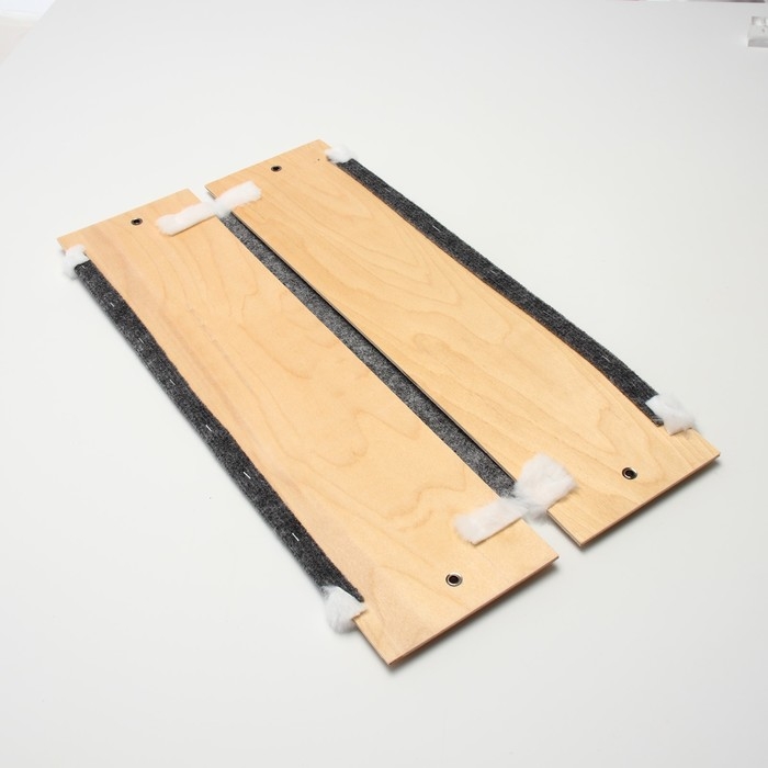 Когтеточка угловая широкая, ковролин с мехом, 60 х 30  см