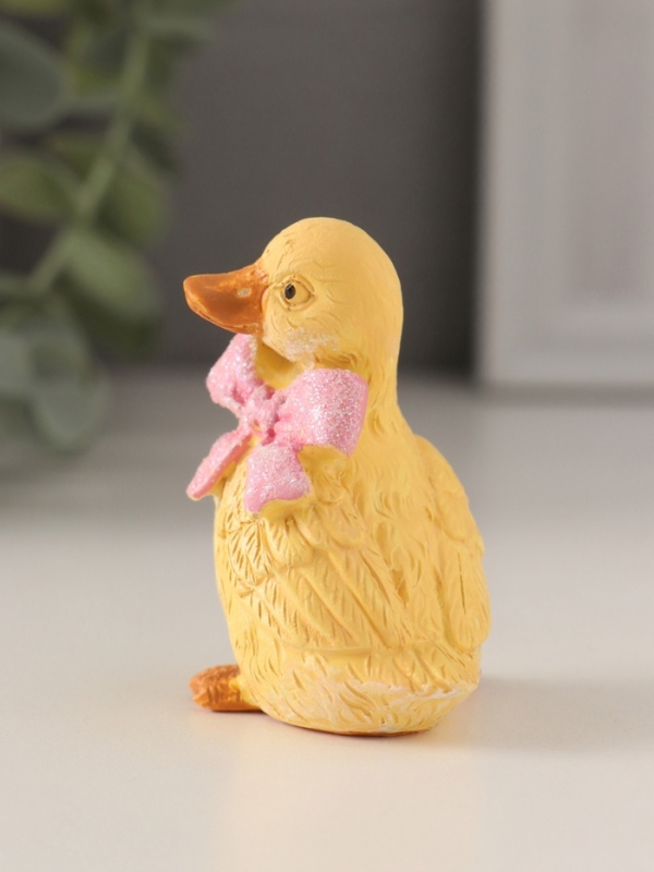 Сувенир полистоун "Утёнок с большим розовым бантом" 4,5х4х6 см