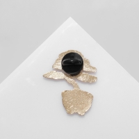 Значок &laquo;Япония&raquo; сакура, цветной в золоте