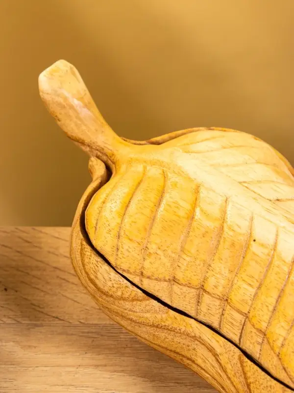 Конфетница "Лист" дерево Джампинис 26х13х8 см