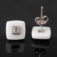 Пусеты керамика «Квадрат» малый, белые в серебре Пусеты керамика «Квадрат» малый, белые в серебре