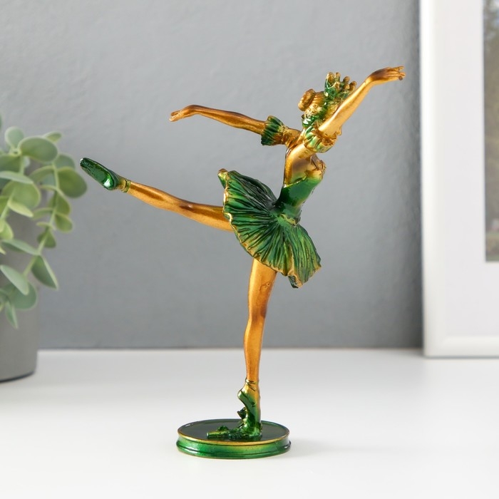 Сувенир полистоун Сувенир полистоун "Балерина в короне. Полёт" 17,8 см