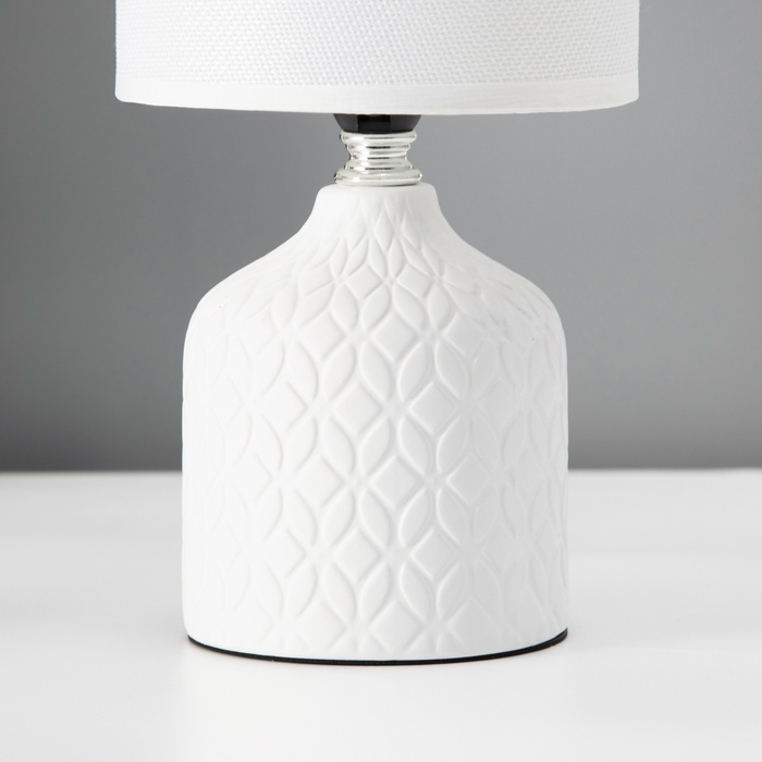 Настольная лампа с абажуром RISALUX «Тирсо», Е14, 40 Вт, белый, 13×13×27 см Настольная лампа с абажуром RISALUX «Тирсо», Е14, 40 Вт, белый, 13×13×27 см