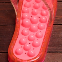 Пластиковые пузырьковые массажные тапочки L 40-41 Пластиковые пузырьковые массажные тапочки L 40-41