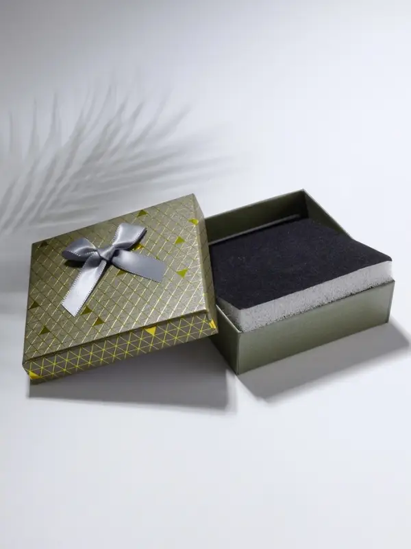 Коробочка подарочная под набор «Треугольники» блестящие, 9×9 (размер полезной части 8,5×8,5см), цвет МИКС Коробочка подарочная под набор «Треугольники» блестящие, 9×9 (размер полезной части 8,5×8,5см), цвет МИКС