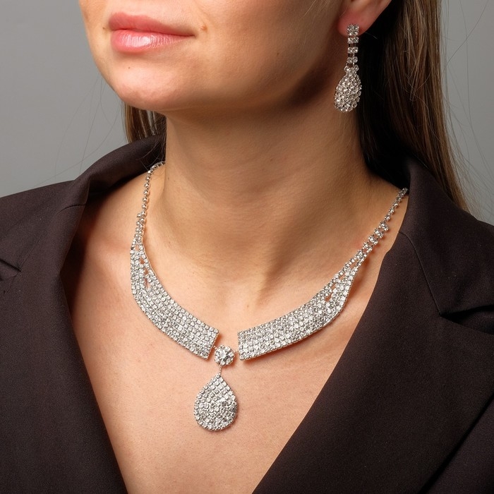 Набор 2 предмета: серьги, колье &laquo;Искры&raquo; овалы, цвет белый в серебре, 30 см