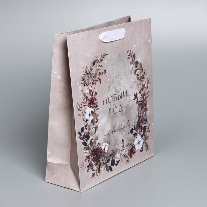 Пакет подарочный новогодний крафтовый вертикальный &laquo;Мир волшебства&raquo;, M 26 х 30 х 9 см, Новый год
