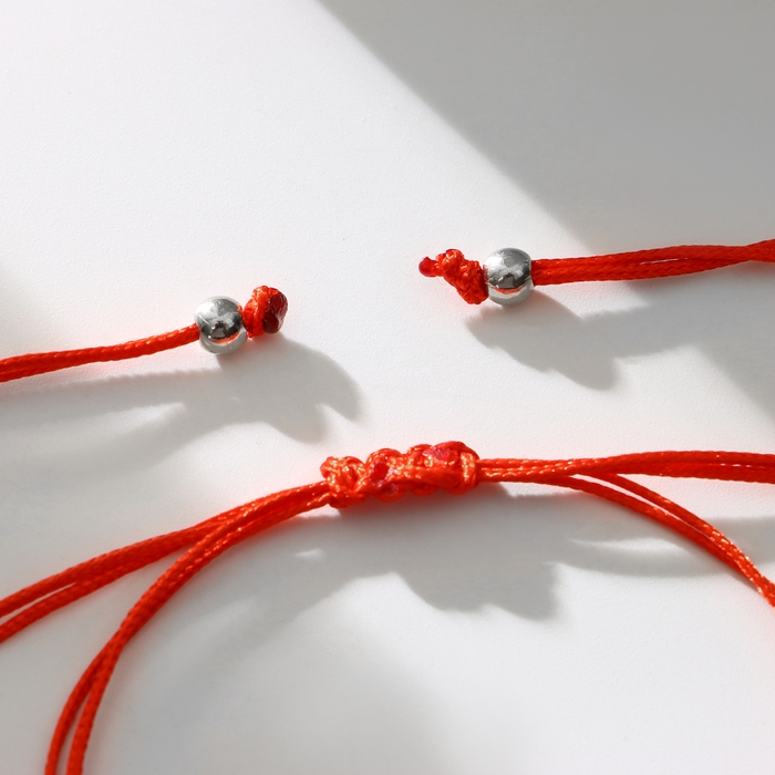 Браслет-оберег &laquo;Красная нить&raquo; Happy family любим друг друга, набор 4 шт., цвет серебро, d=5,5 см