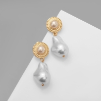 Серьги с жемчугом &laquo;Абстракция&raquo; крупная бусина, цвет золото