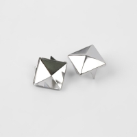 Хольнитен &laquo;Пирамида&raquo;, 11 &times; 11 мм, 4 крепления, 50 шт, цвет серебряный