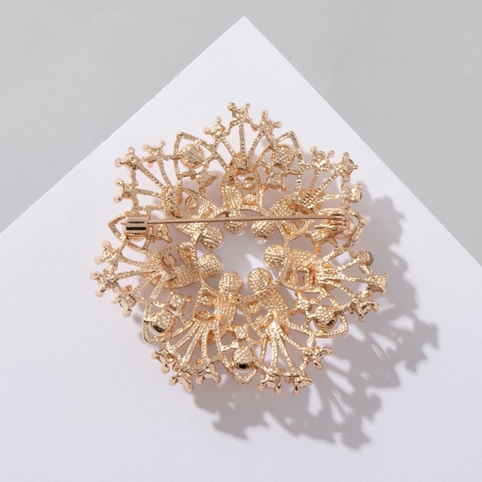 Брошь &laquo;Цветок&raquo; многослойный с жемчугом, цвет белый в золоте