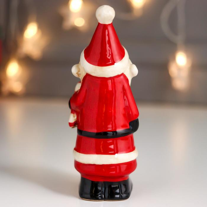 Сувенир керамика "Дедушка Мороз красный кафтан, с конфетой" 13,7х5х5,4 см