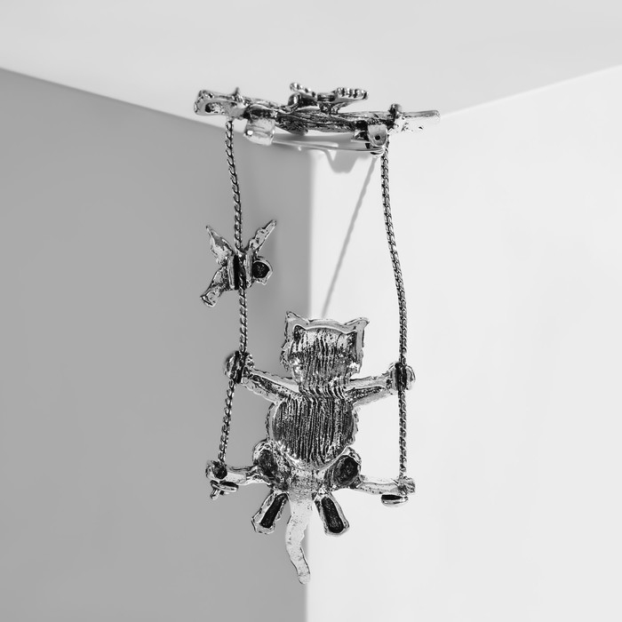 Брошь «Кот на качелях» в чернёном серебре Брошь «Кот на качелях» в чернёном серебре