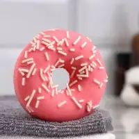 Бомбочка для ванн "красный пончик с кокосовой посыпкой" 85 г