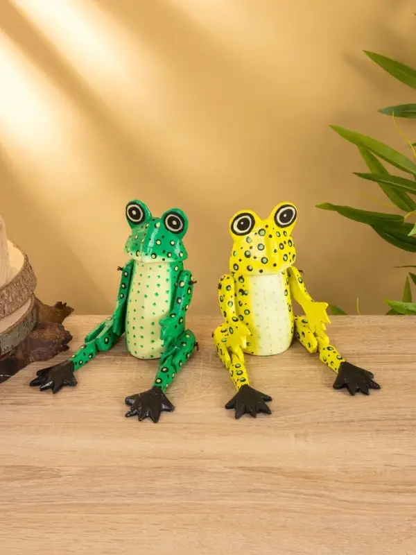 Сувенир &laquo;Лягушка&raquo;, висячие лапки, 25 см, дерево, МИКС