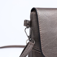 Сумка-клатч на магните, длинный ремень, цвет бронзовый Сумка-клатч на магните, длинный ремень, цвет бронзовый