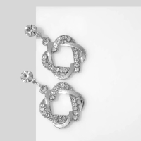 Серьги со стразами &laquo;Сердце&raquo; переплетение, цвет белый в серебре