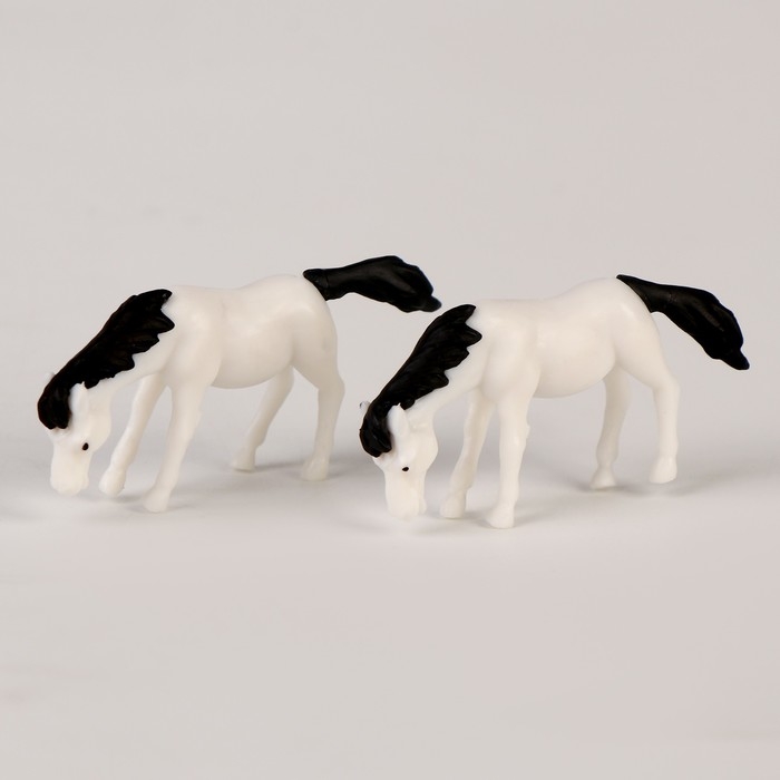 Миниатюра кукольная &laquo;Лошадка&raquo;, набор 2 шт., размер 1 шт. &mdash; 4,5 &times; 2,5 &times; 1 см, цвет белый