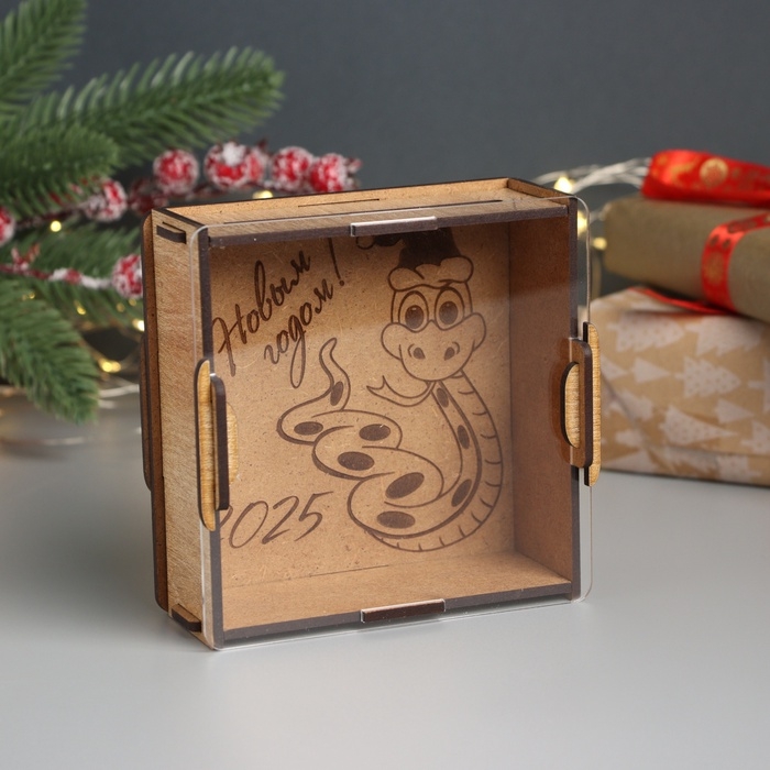 Новогодняя копилка с акрилом Новогодняя копилка с акрилом "Змея. Новый год" 12х12х4 см