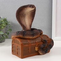 Фигурка "КОБРА НА СУНДУКЕ"  20  х 17  х 12 см.