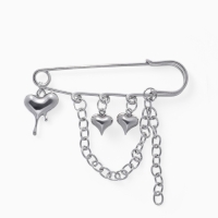 Булавка &laquo;Сердца&raquo; с цепочкой, цвет серебро