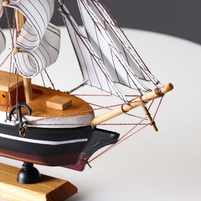 Корабль сувенирный средний &laquo;Пилад&raquo;, борта тёмные, 33х31х5 см