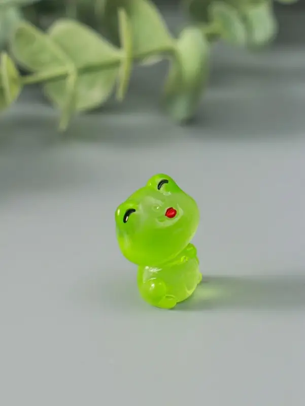 Сувенир эпоксидная смола флюоресцентный "Лягушата" набор 6 шт 3,2х2,5х2 см