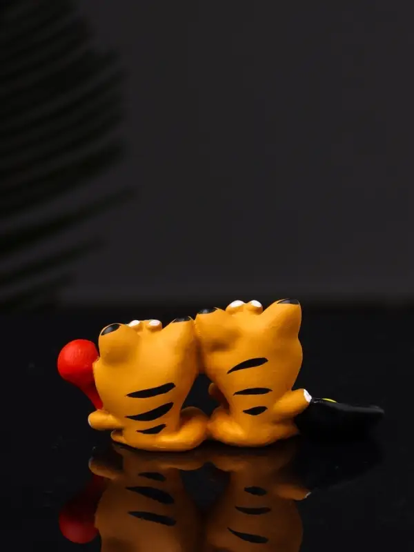 Фигура "Два кота с яичницей" 3.2х7х2.6 см