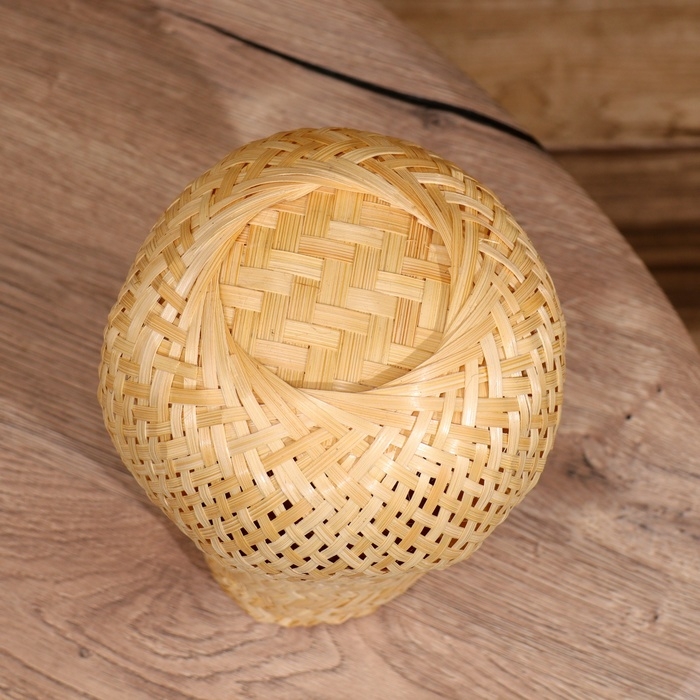 Вазочка плетёная, из бамбука 15х15х18 см Вазочка плетёная, из бамбука 15х15х18 см