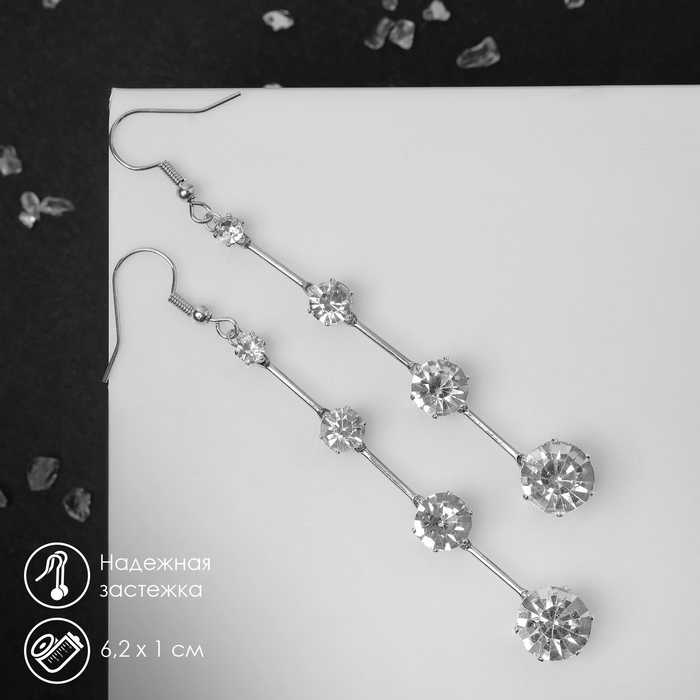 Серьги висячие со стразами &laquo;Капли&raquo; дорожка, цвет белый в серебре, 6,2 см