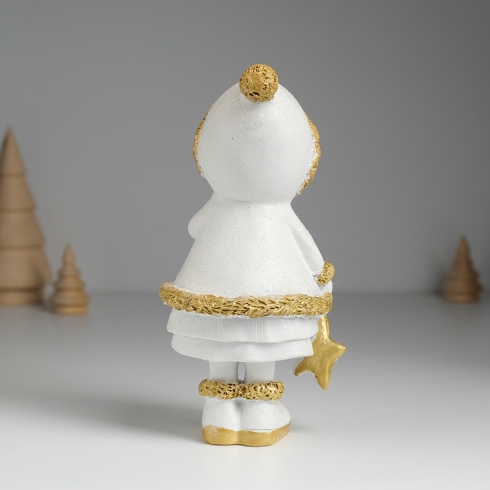 Сувенир полистоун "Малышка в белой шубке с золотым мехом" МИКС 7х5,5х16 см
