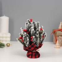 Искусственная ёлка заснеженная настольная «Зимнее волшебство. С ягодками» в мешочке, 17 см, ветки литые отгибаются Искусственная ёлка заснеженная настольная «Зимнее волшебство. С ягодками» в мешочке, 17 см, ветки литые отгибаются