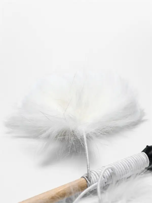 Дразнилка-удочка "Меховой пушок на трех резинках", на деревянной палочке 50 см