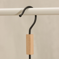 Плечики - вешалка для одежды LaDо́m Laconique, 42&times;24&times;3,2 см, широкие плечики, цвет чёрный