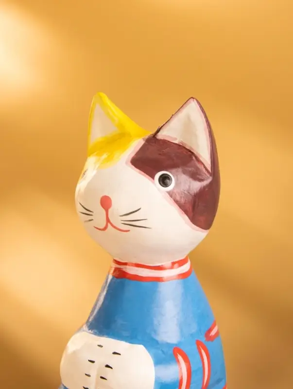 Сувенир дерево "Котенок в кофте сидячий" 6х6х15 см